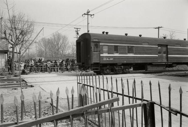 西安的铁路道口 现在基本看不到了AG电玩国际老照片 1987年(图2)